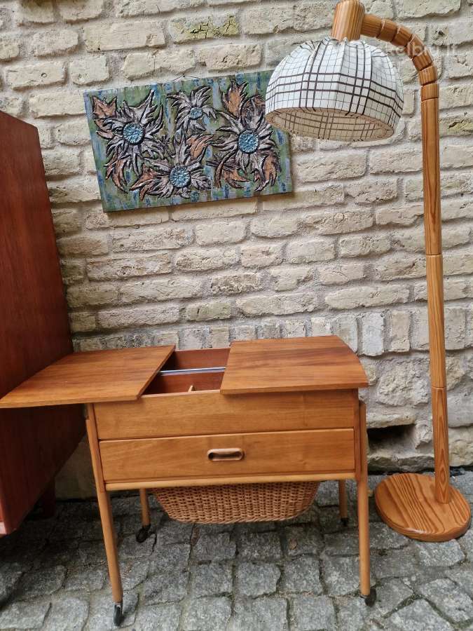 Vintažinis mid century rankdarbių staliukas - nuotraukos Nr. 18