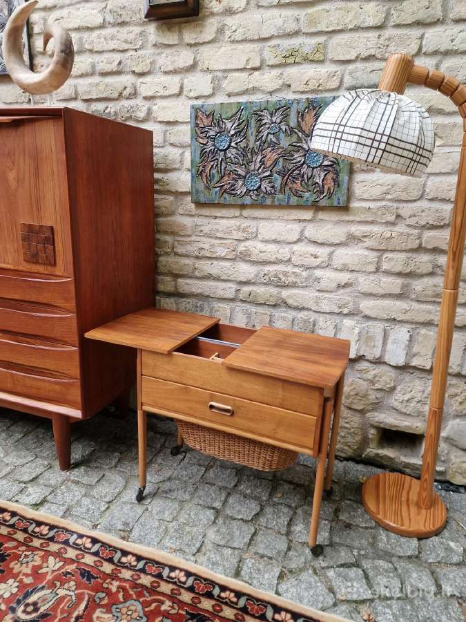 Vintažinis mid century rankdarbių staliukas - nuotraukos Nr. 19