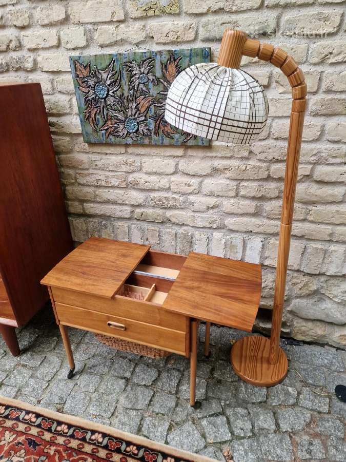 Vintažinis mid century rankdarbių staliukas - nuotraukos Nr. 21