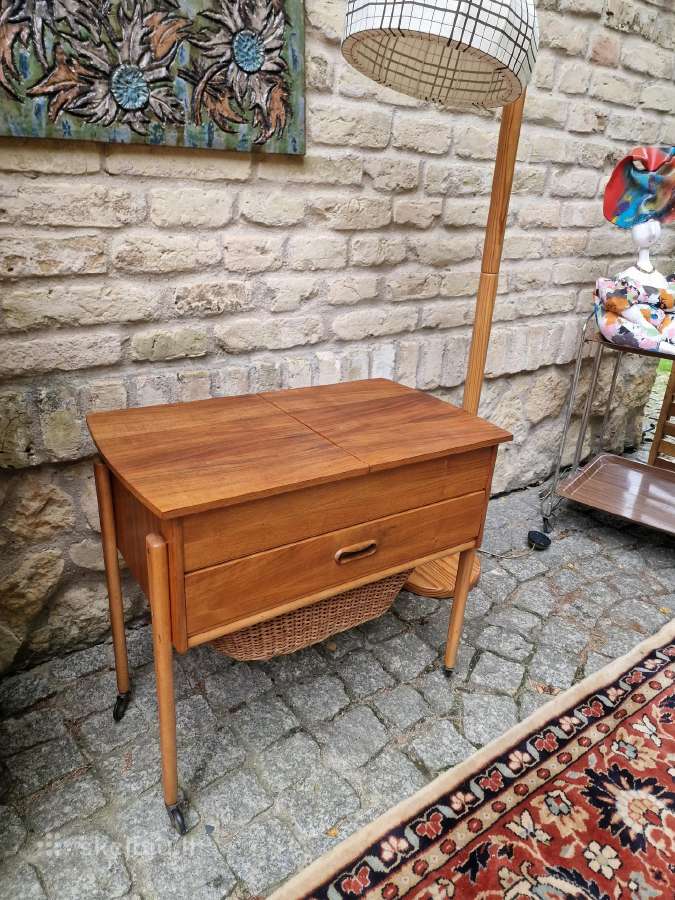 Vintažinis mid century rankdarbių staliukas - nuotraukos Nr. 22
