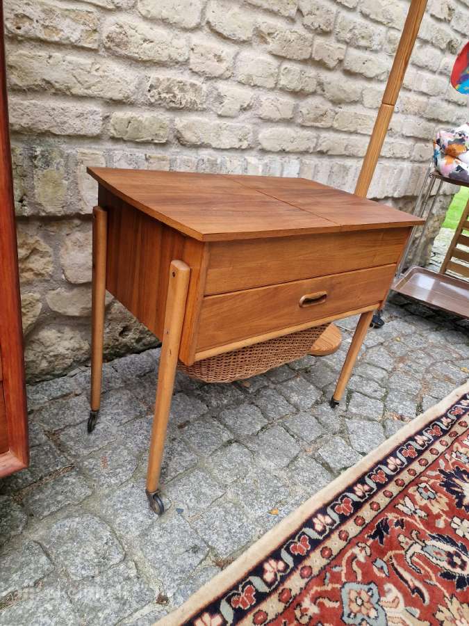 Vintažinis mid century rankdarbių staliukas - nuotraukos Nr. 23