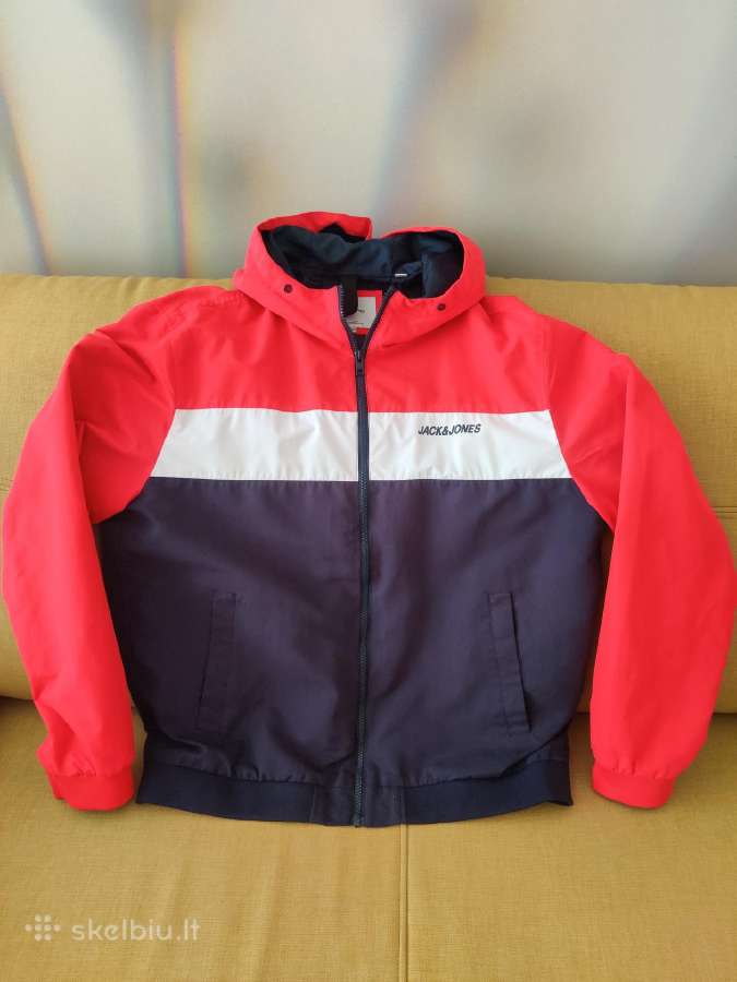 Parduodu vyrišką Jack&jones demisezoninę striukę