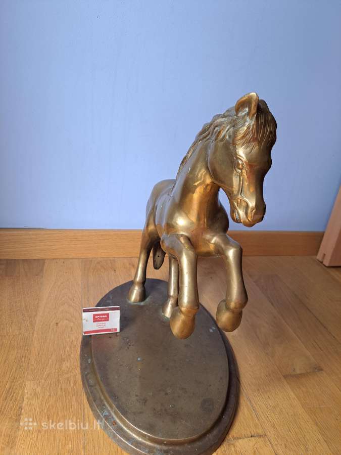 Vintažinė didžiulė žalvarinė skulptūra.