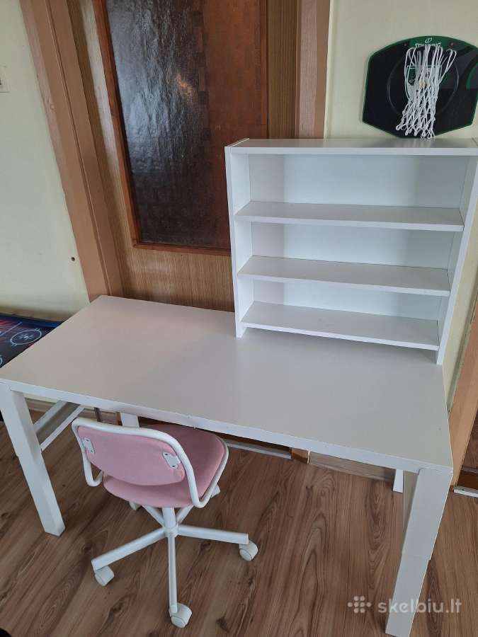 Rašomasis stalas su kėde