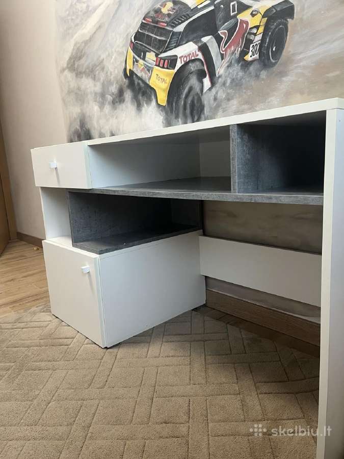Rašomas stalas