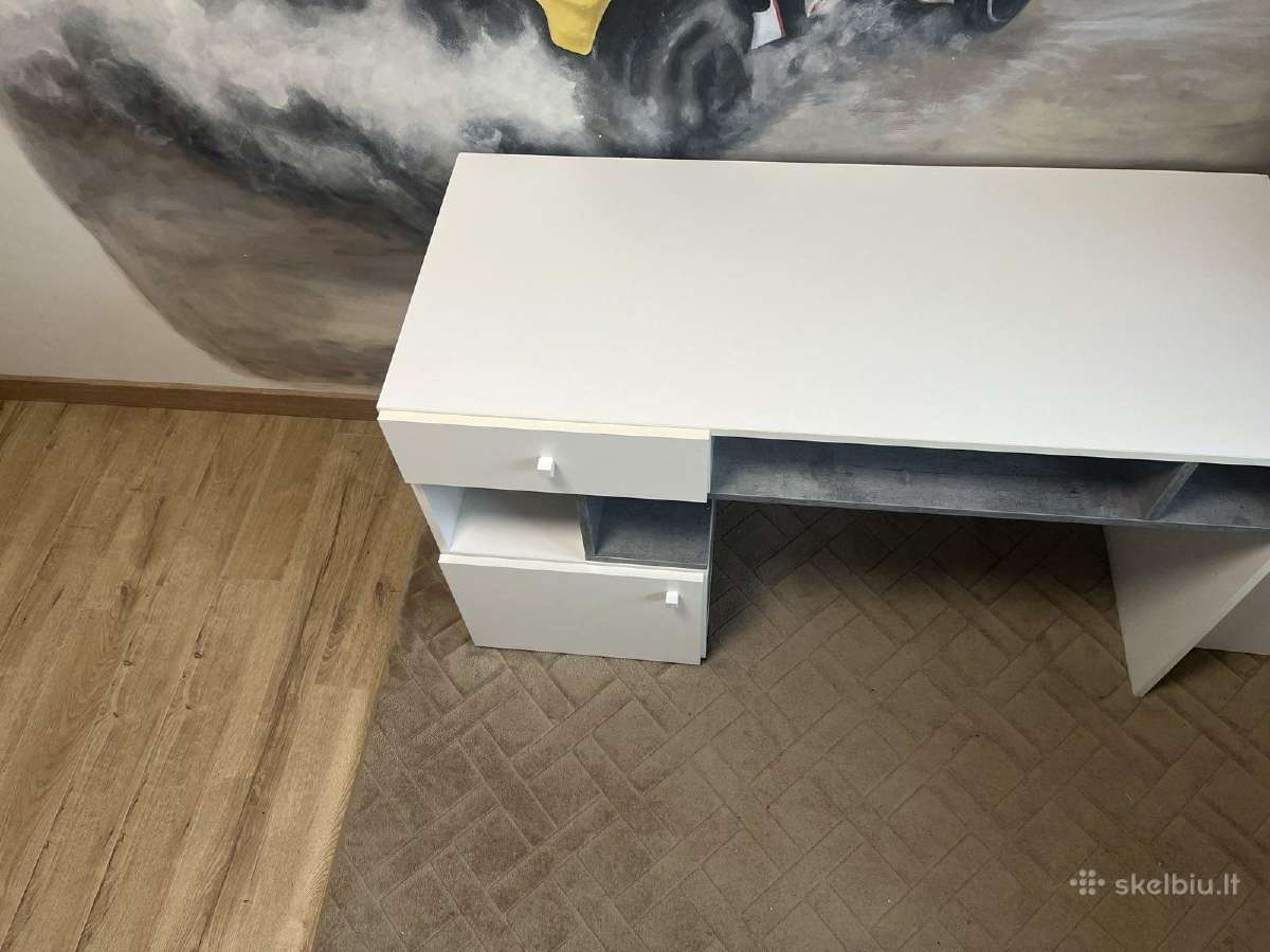Rašomas stalas - nuotraukos Nr. 4