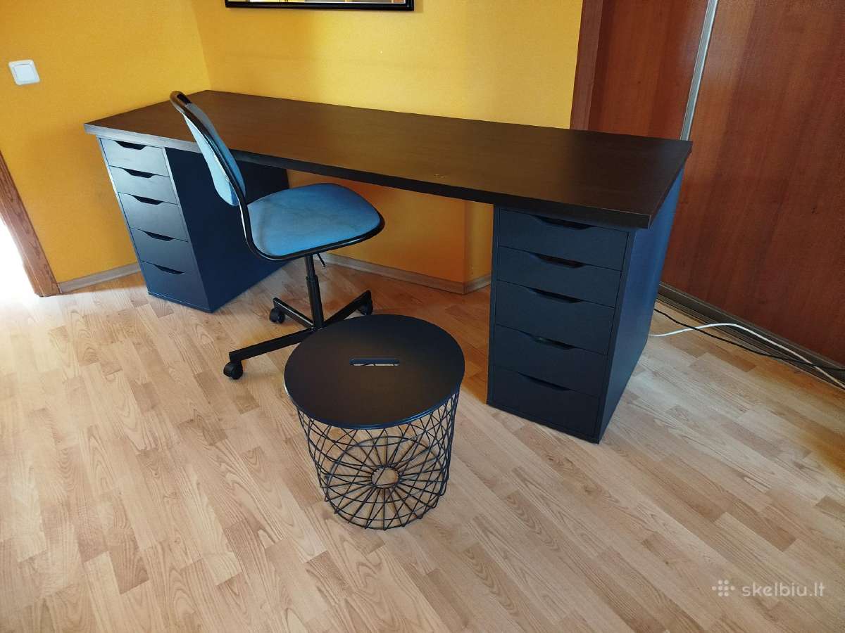 Rašomasis stalas su kėde