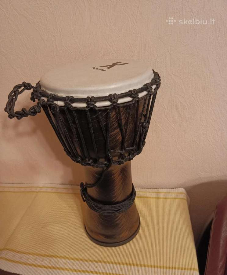 Muzikos instrumentas Džembė būgnas
