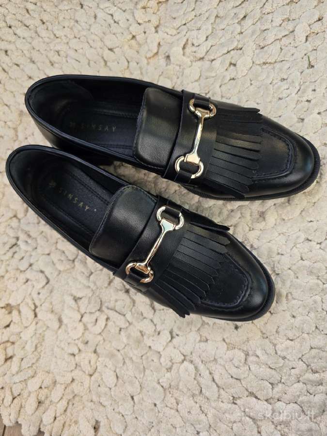 Juodi dailūs loaferai