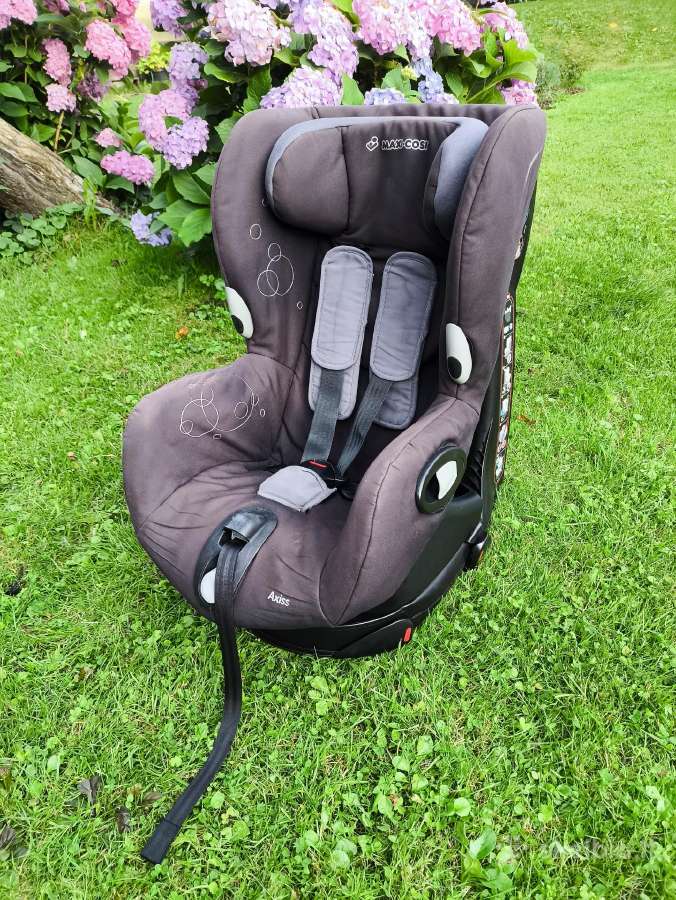 Maxi Cosi Axiss sukasi į šonus