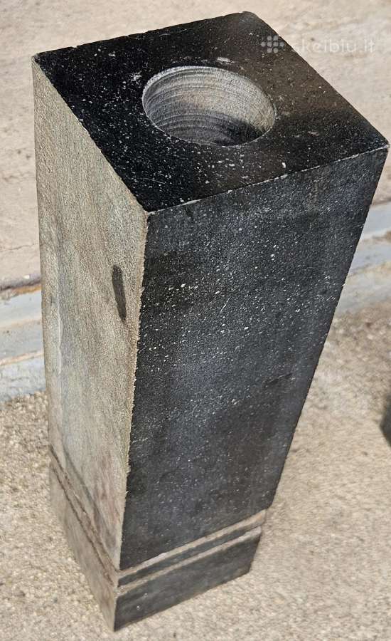 Vaza iš granito10x10x35cm