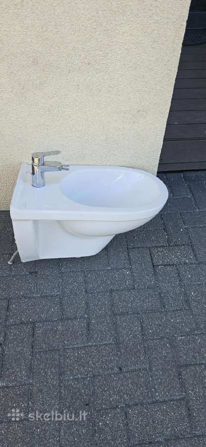 Bide Villeroy and Boch su maišytuvu Grohe