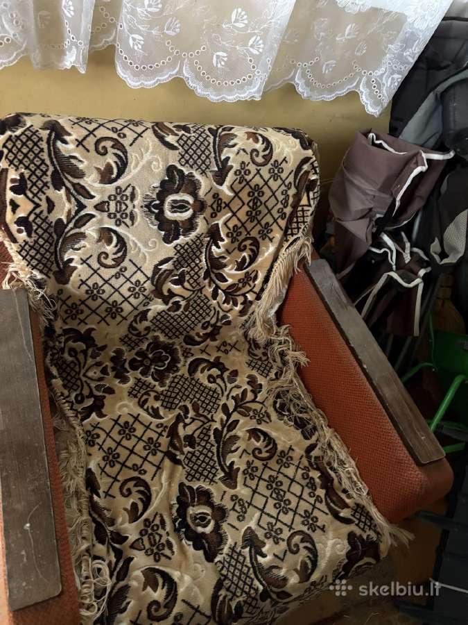 Vintažinis antikvarinis fotelis