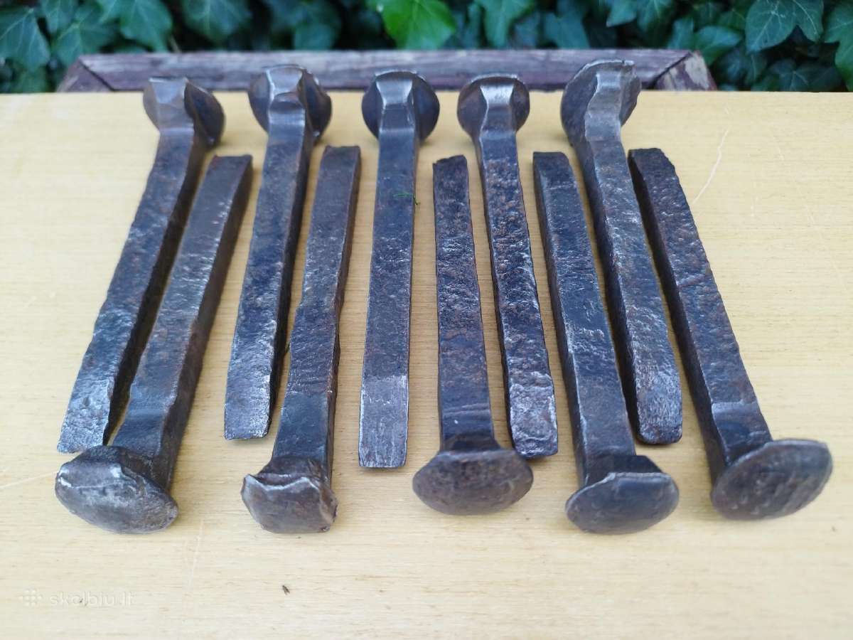 Bėgvinės senos metalinės,traukinio bėgių