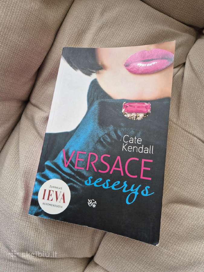 Knyga Versace seserys