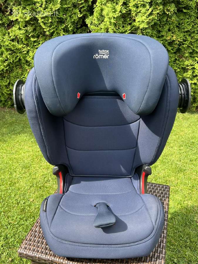 Parduodu praktiškai naują automobilinę kėdutę