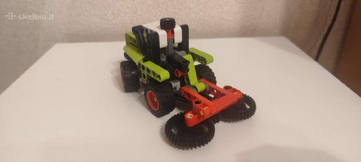 Lego technic 42102 Mini Claas Xerion