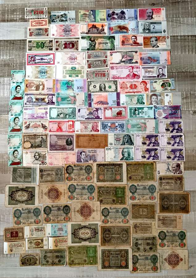 100 vnt. banknotų
