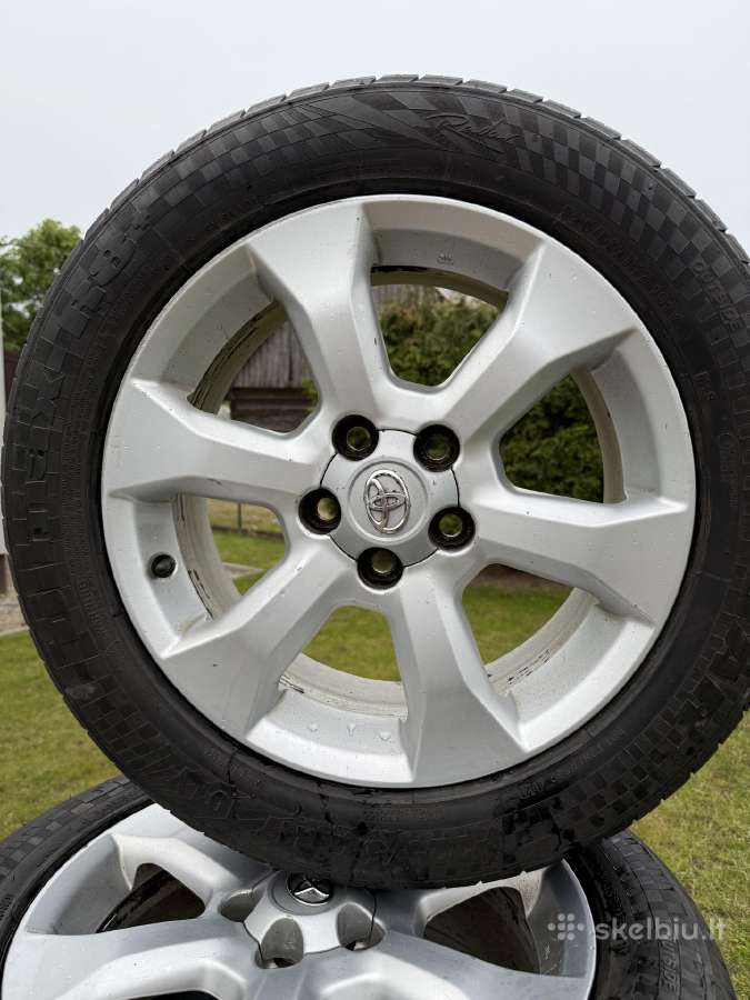 Parduodami Toyota ratlankiai su padangomis
