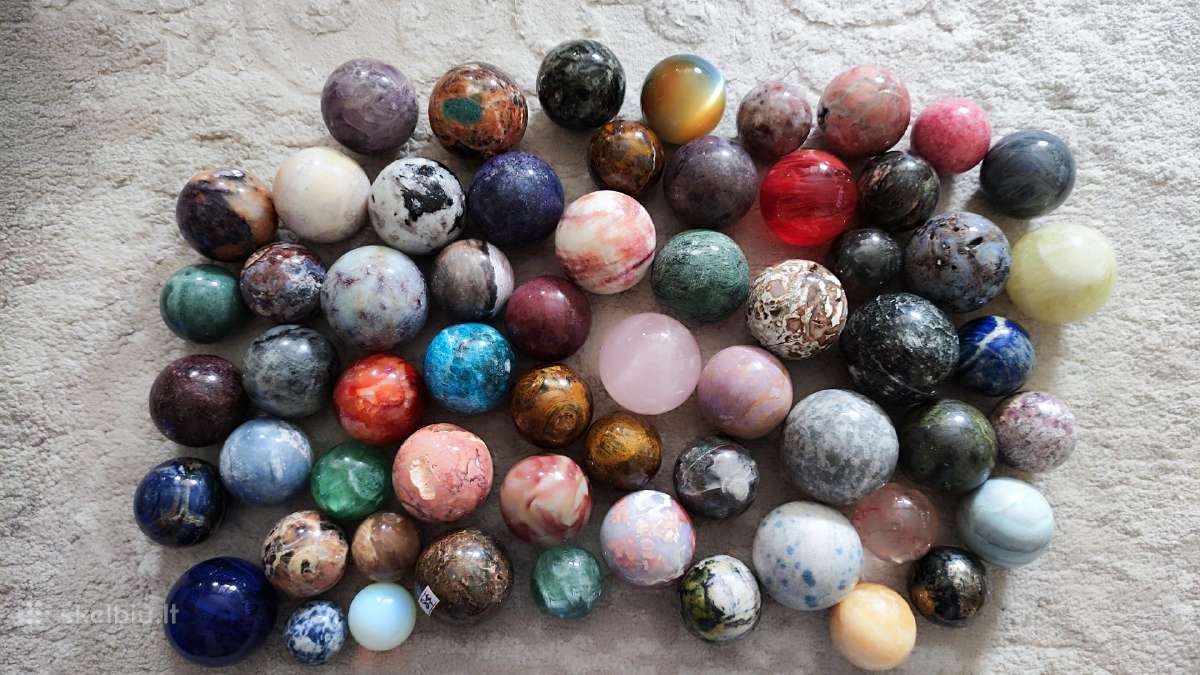 Mineralas kristalas akmuo dovana rutulys