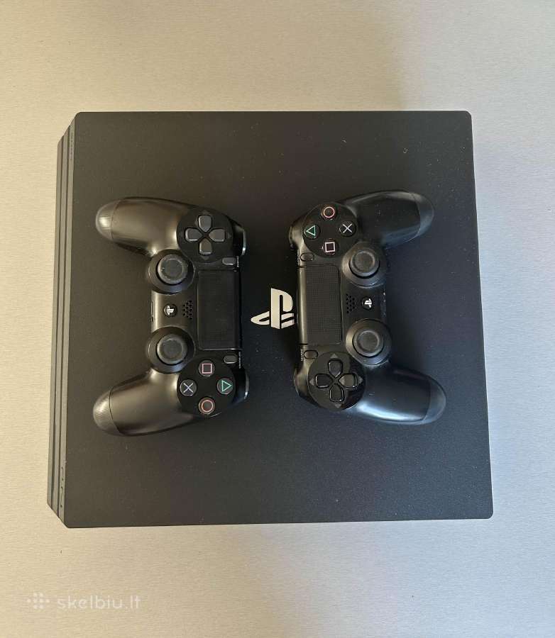 Playstation 4 Pro bei vairas su žaidimais