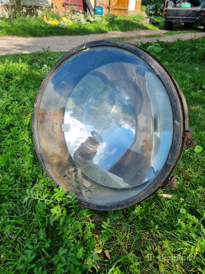 Parduodamas senovinis lauko šviestuvas