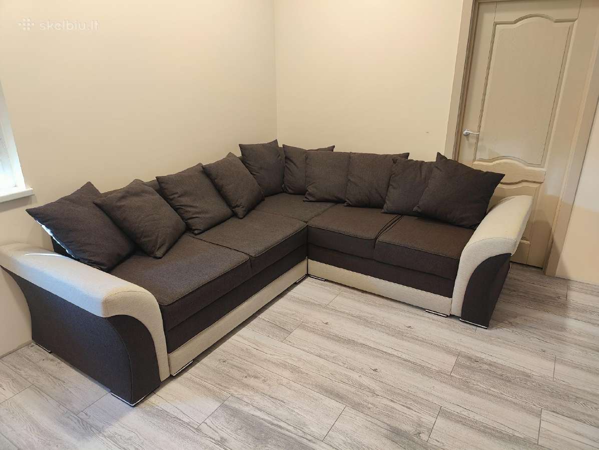 Minkštas kampas su miegama dalimi ,patalynės dėže
