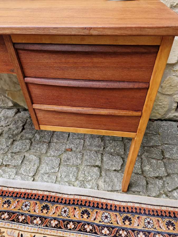 Vintažinis mid century tikmedžio rašomojo stalas - nuotraukos Nr. 4