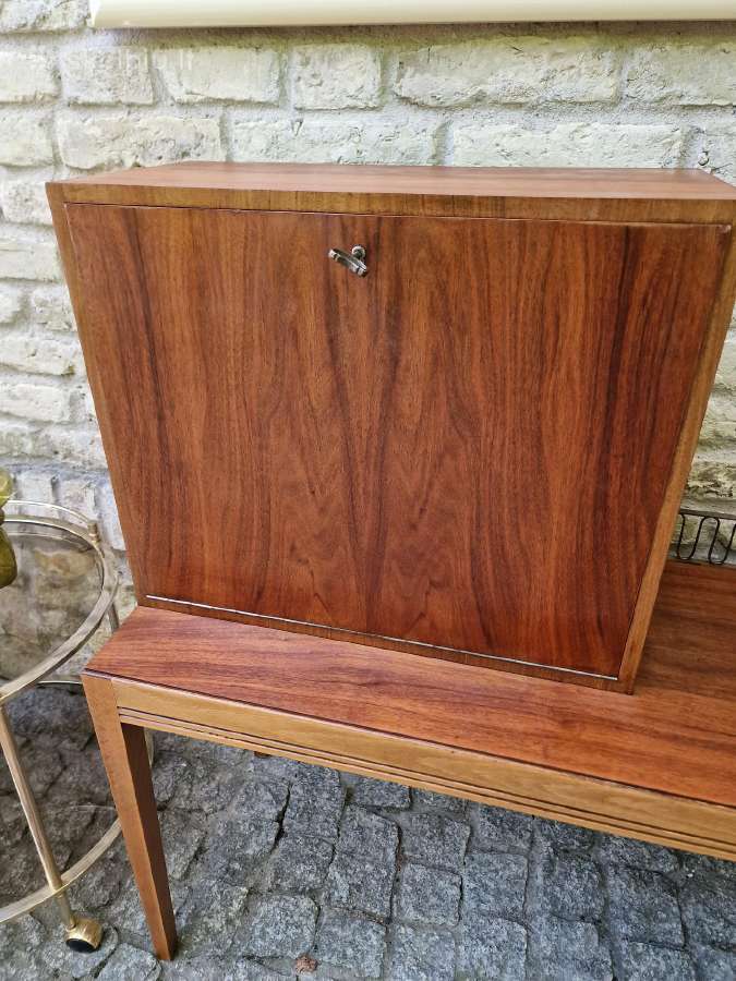 Vintažinis mid century riešutmedžio baro staliukas - nuotraukos Nr. 2