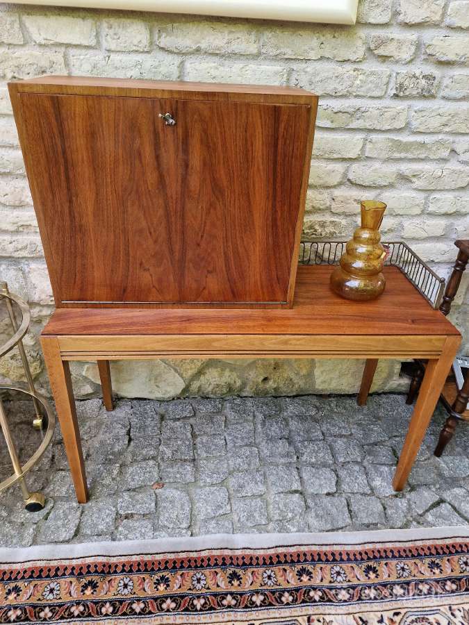Vintažinis mid century riešutmedžio baro staliukas - nuotraukos Nr. 4