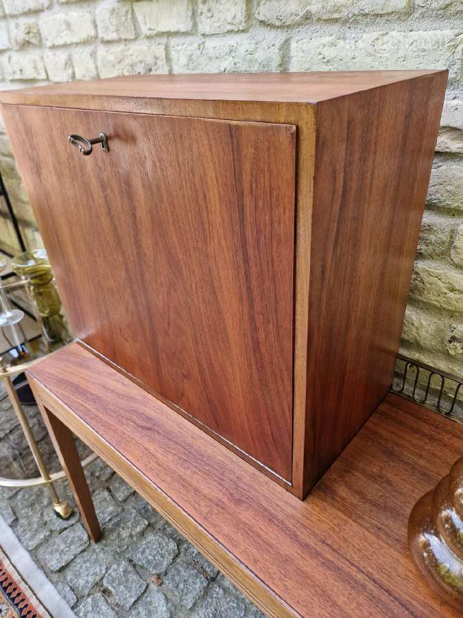 Vintažinis mid century riešutmedžio baro staliukas - nuotraukos Nr. 5