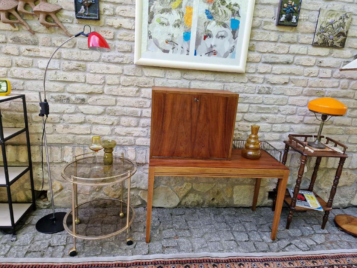 Vintažinis mid century riešutmedžio baro staliukas - nuotraukos Nr. 9