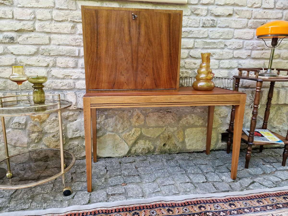 Vintažinis mid century riešutmedžio baro staliukas - nuotraukos Nr. 10