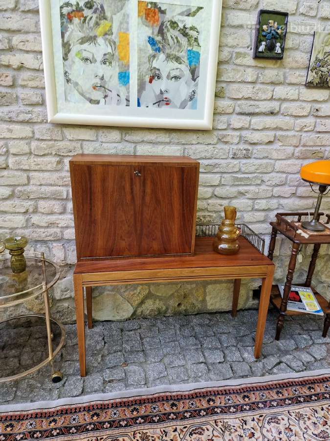 Vintažinis mid century riešutmedžio baro staliukas - nuotraukos Nr. 12