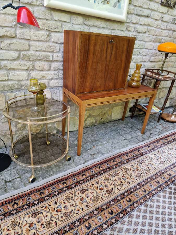 Vintažinis mid century riešutmedžio baro staliukas - nuotraukos Nr. 13