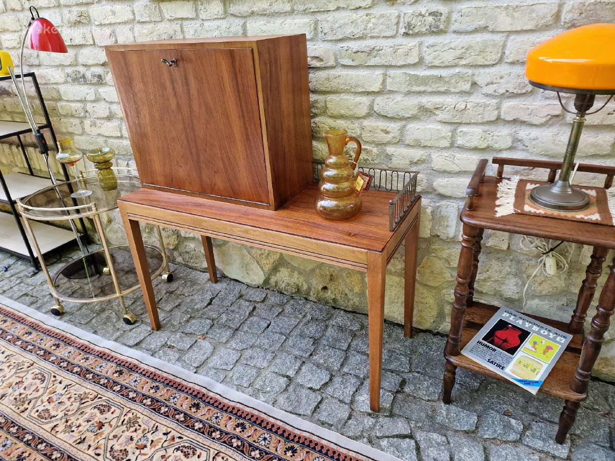Vintažinis mid century riešutmedžio baro staliukas - nuotraukos Nr. 15