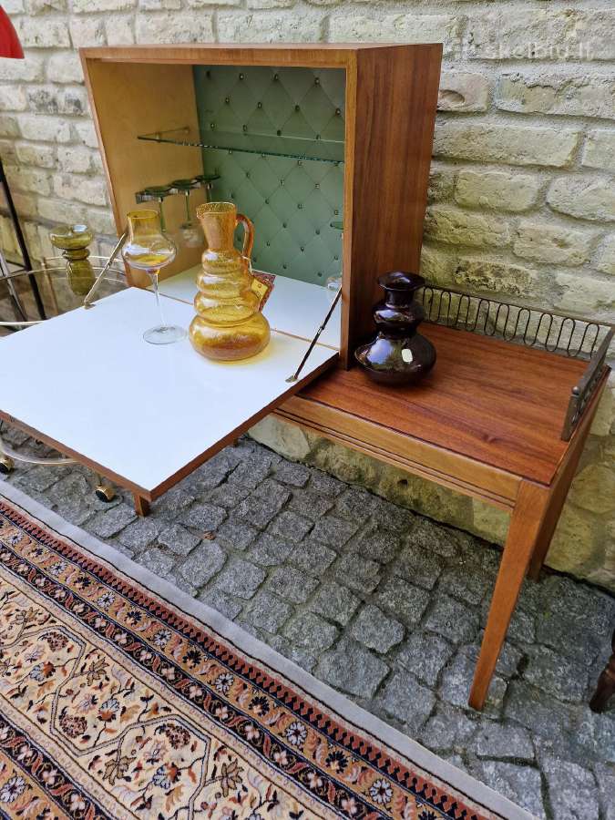 Vintažinis mid century riešutmedžio baro staliukas - nuotraukos Nr. 26