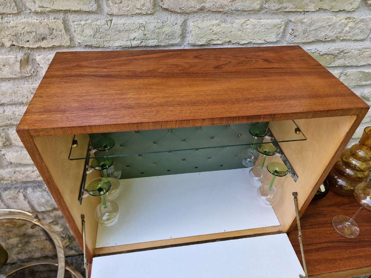 Vintažinis mid century riešutmedžio baro staliukas - nuotraukos Nr. 27