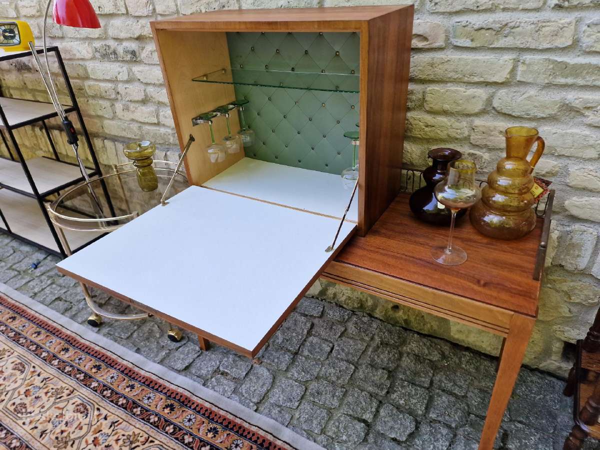 Vintažinis mid century riešutmedžio baro staliukas - nuotraukos Nr. 29