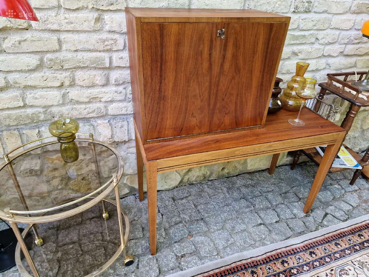 Vintažinis mid century riešutmedžio baro staliukas - nuotraukos Nr. 30
