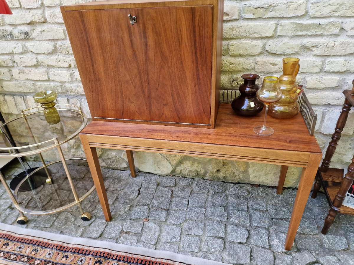Vintažinis mid century riešutmedžio baro staliukas - nuotraukos Nr. 31