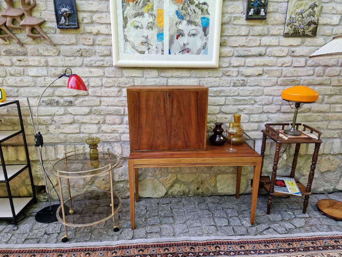 Vintažinis mid century riešutmedžio baro staliukas - nuotraukos Nr. 32
