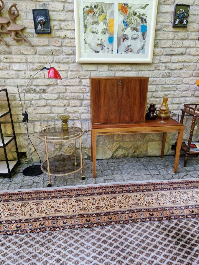 Vintažinis mid century riešutmedžio baro staliukas - nuotraukos Nr. 33