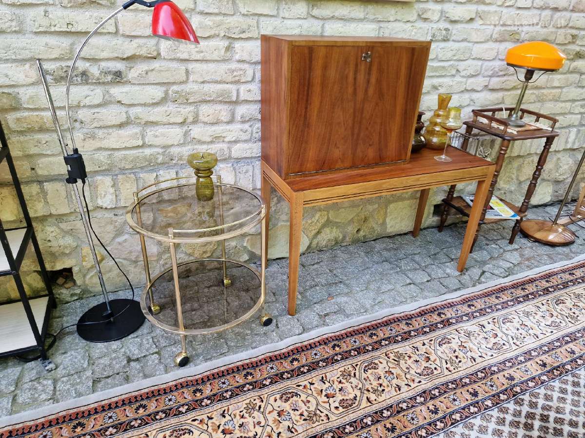 Vintažinis mid century riešutmedžio baro staliukas - nuotraukos Nr. 34