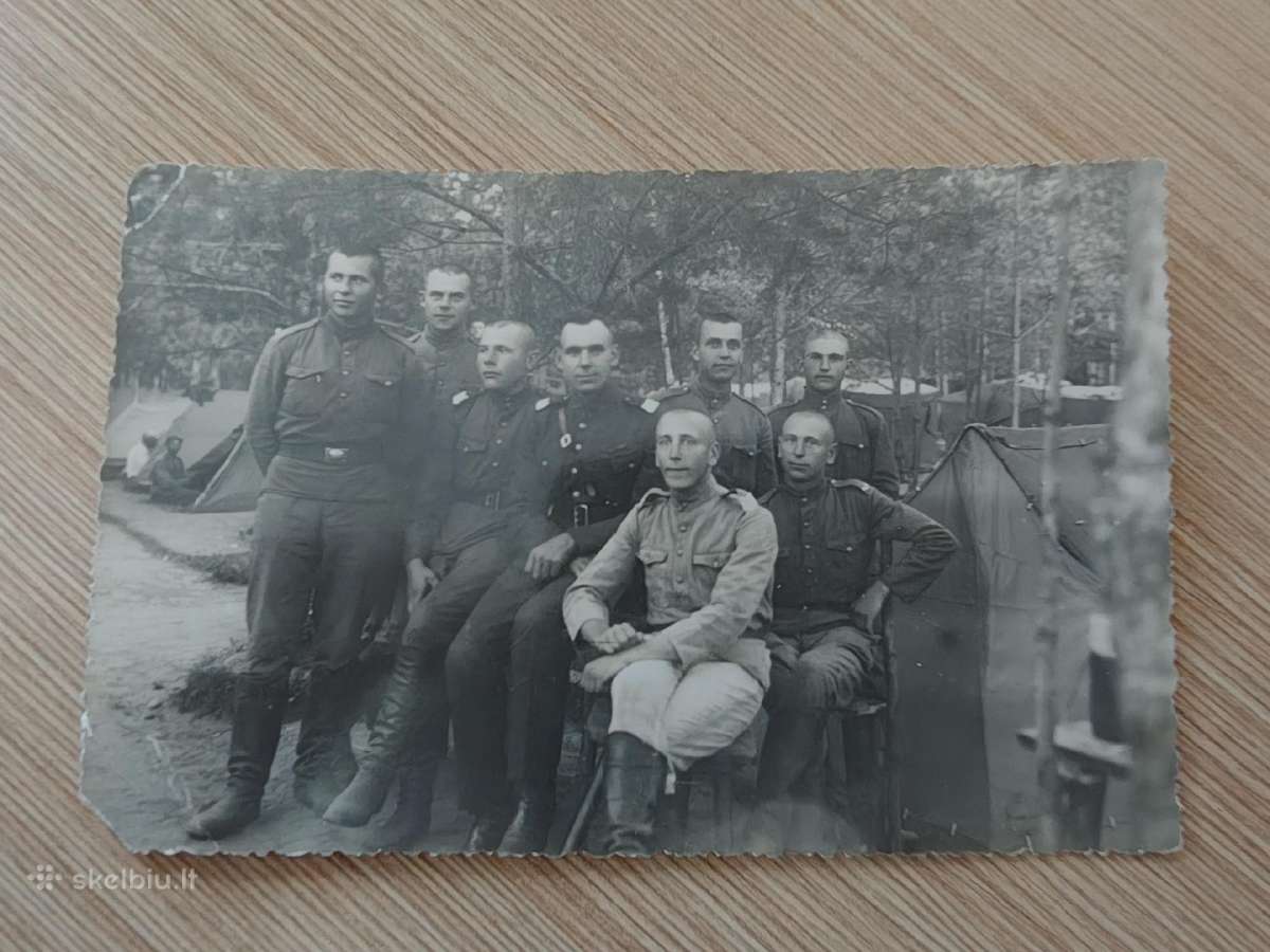 Lietuvos kariuomenė. Kariai poligone ir palapinės