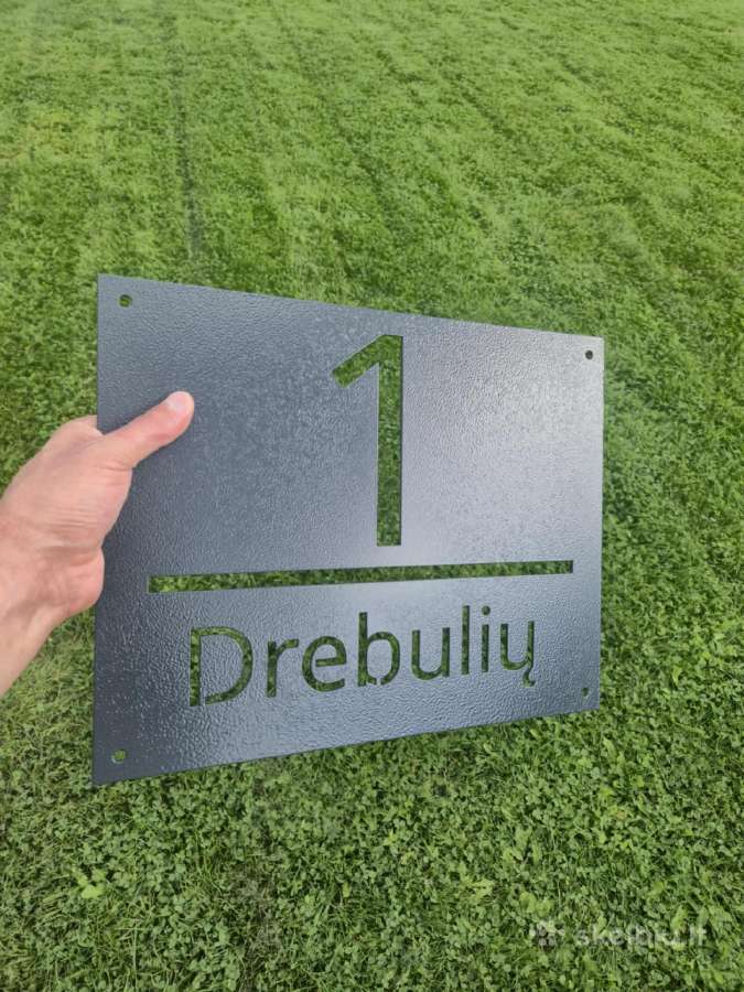 Namo numeriai, gatvių pavadinimai iš metalo