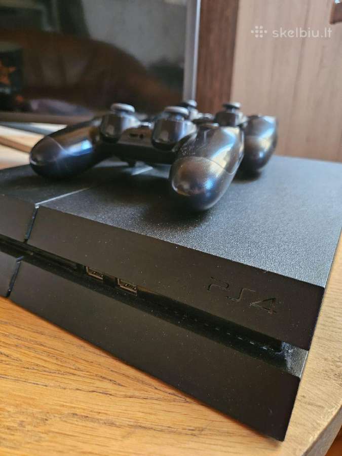 Playstation 4 fat 1tb +2 pultai