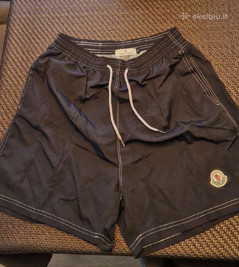 Šortai Moncler su tinklelių.