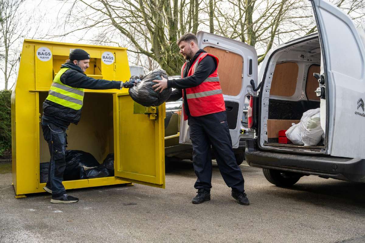 Ieškomas Vairuotojas Rinkti Labdara! Manchester