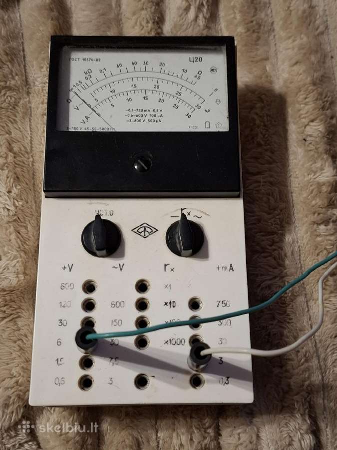 Voltmetras